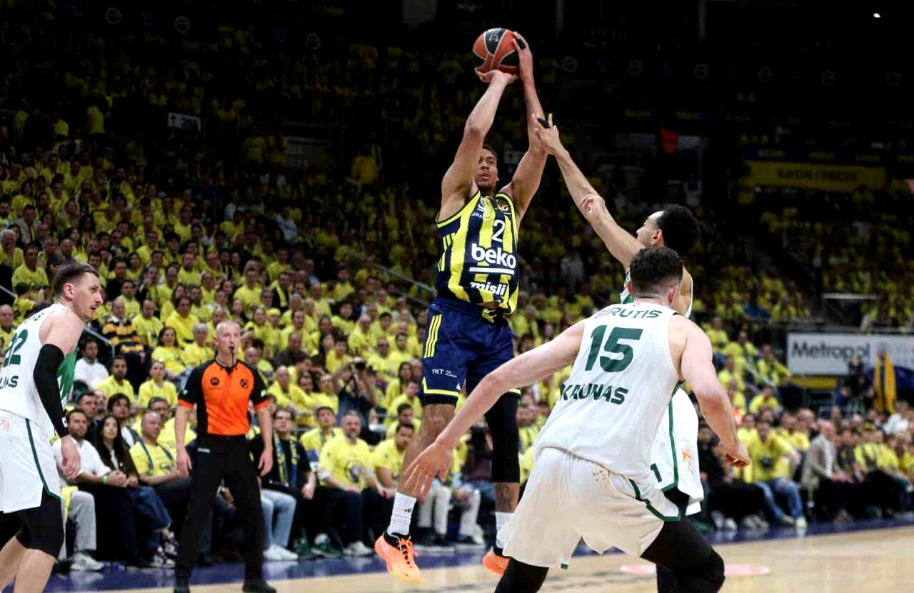 Fenerbahçe, Euroleague play-off serisinde 1-0 öne geçti