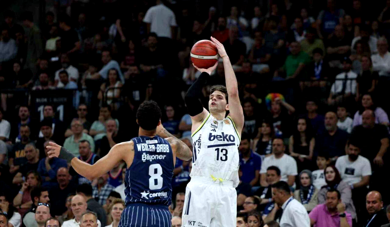 Fenerbahçe final şansını bir sonraki maça bıraktı