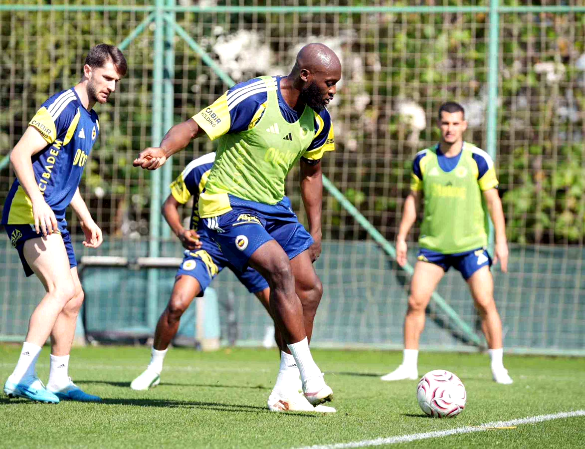 Fenerbahçe, Galatasaray maçı hazırlıklarına ara vermeden başladı
