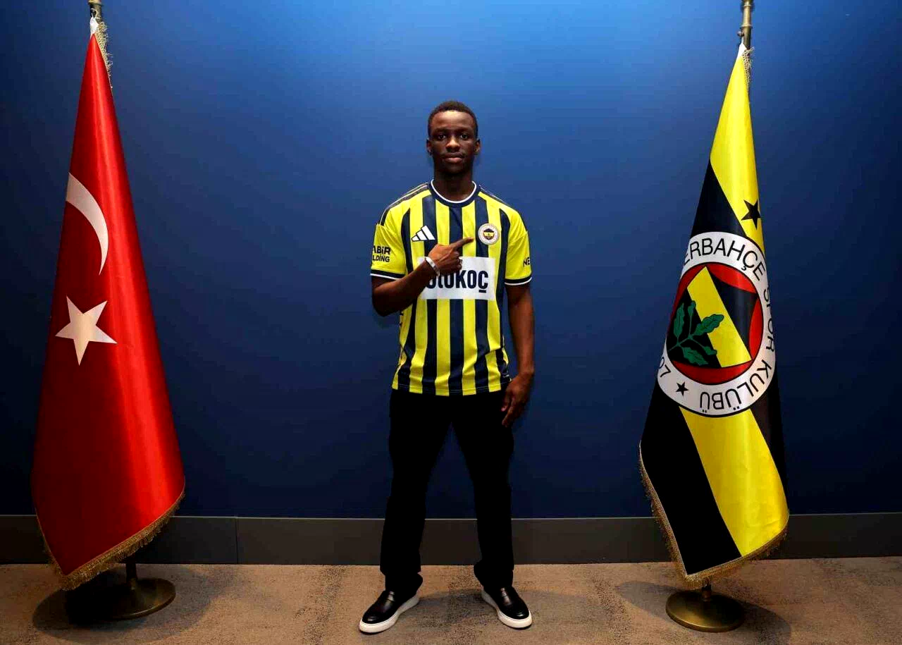 Fenerbahçe, genç yetenek Amara Diouf ile sözleşme imzaladı