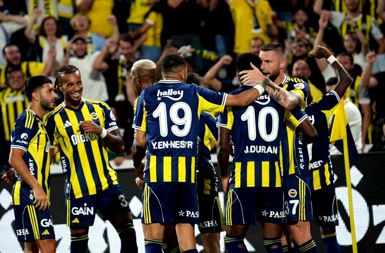 Fenerbahçe, ligdeki ilk galibiyetini aldı