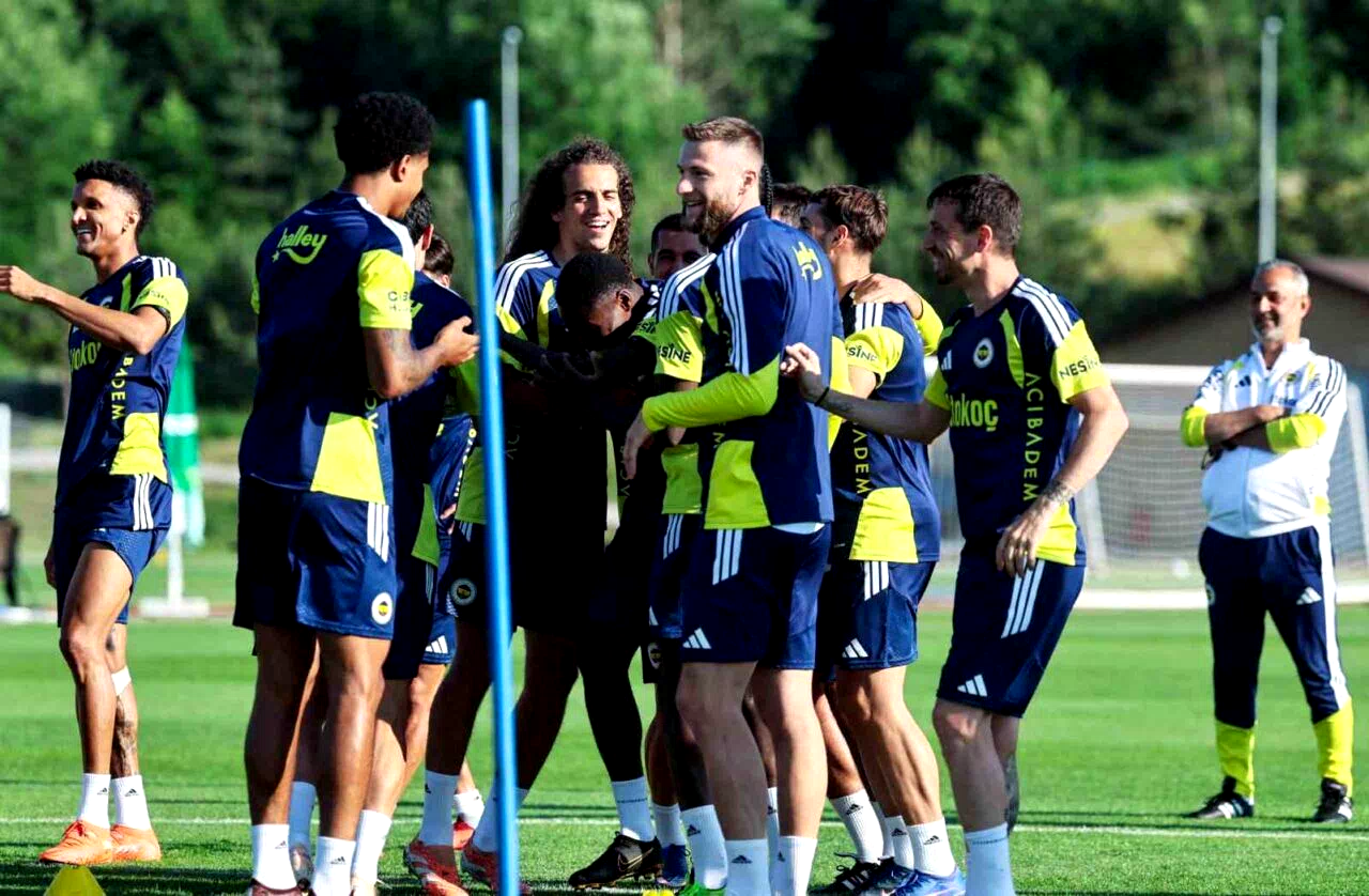 Fenerbahçe, önce salonda sonra sahada çalıştı