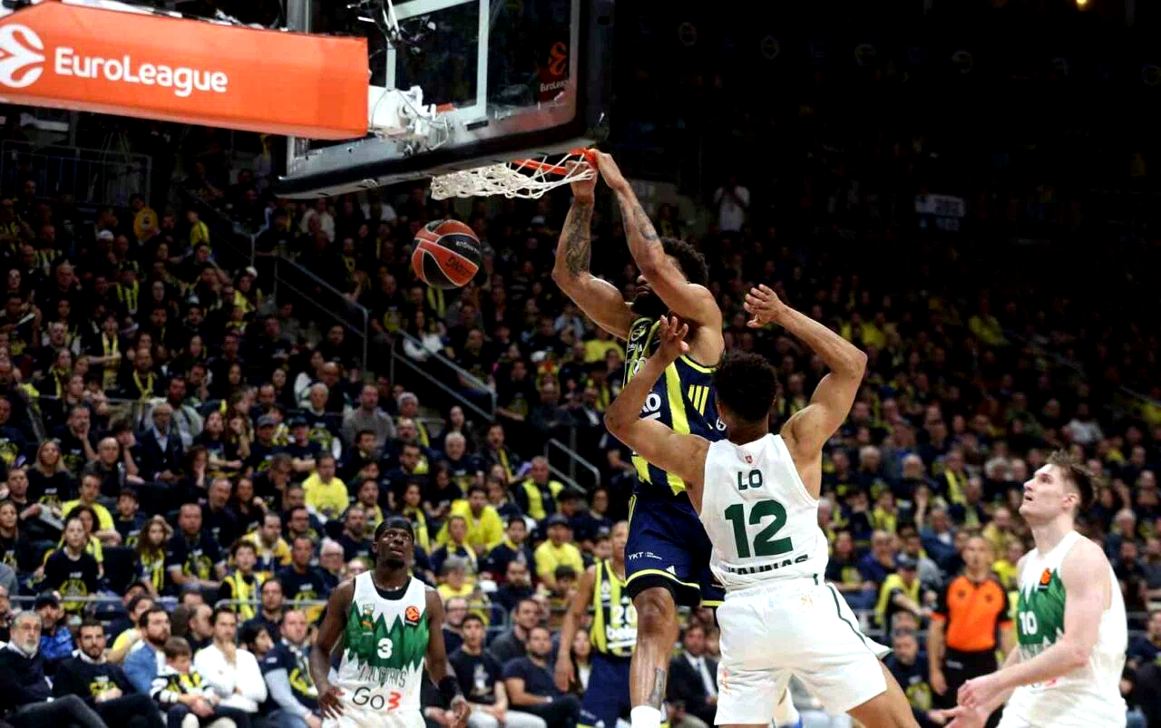 Fenerbahçe seride 2-0 öne geçti