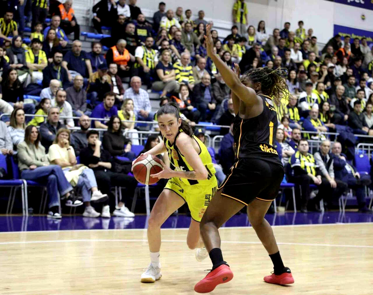 Fenerbahçe seride 2-0 öne geçti