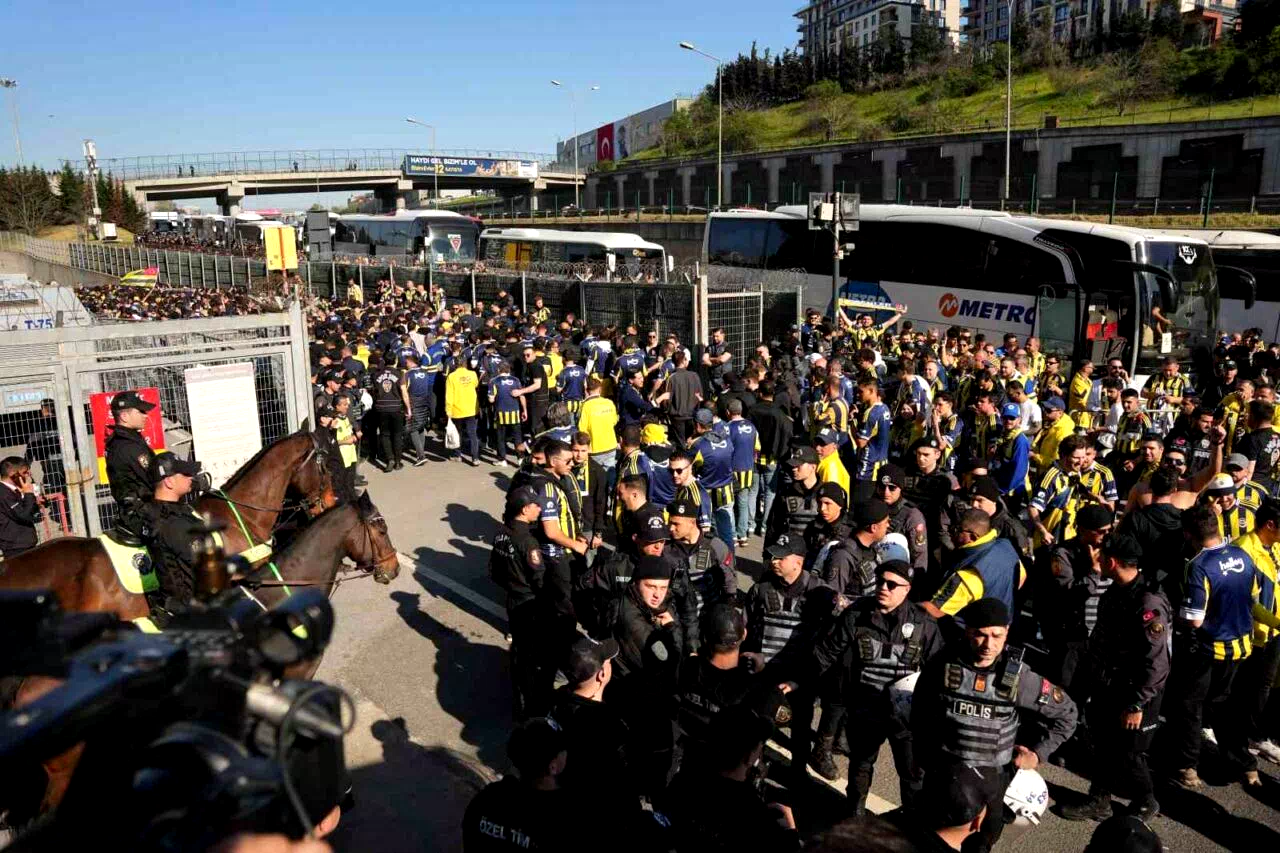 Fenerbahçe taraftarı, RAMS Park’a ulaştı