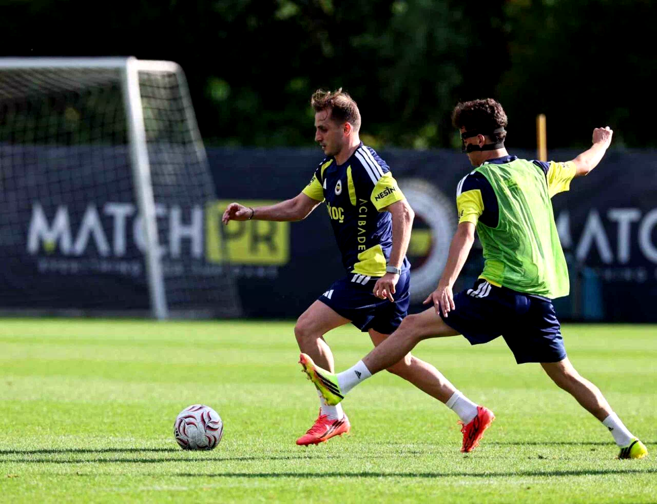 Fenerbahçe, yeni sezon hazırlıklarını sürdürüyor