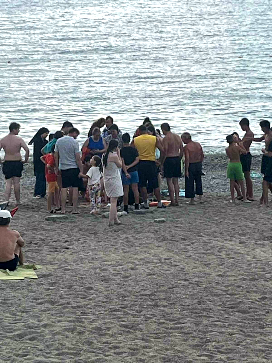 Filyos sahilinde korkutan anlar, kramp giren vatandaşı cankurtaranlar kurtardı