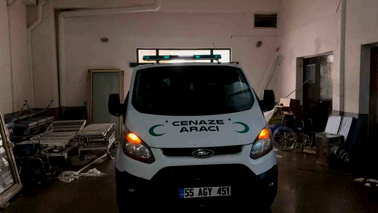 Fransa’daki yangında hayatını kaybeden 3 kardeş Rize’ye getirildi