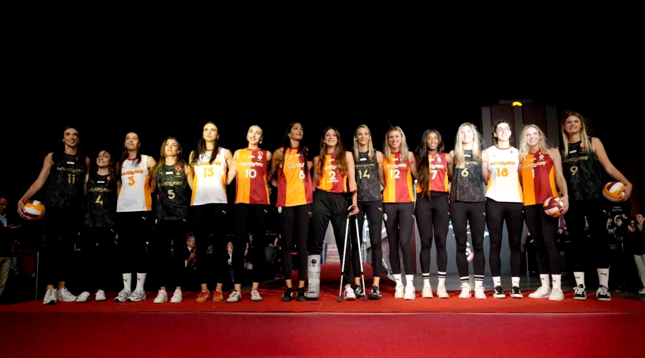 Galatasaray Adası’nda forma lansmanı gecesi