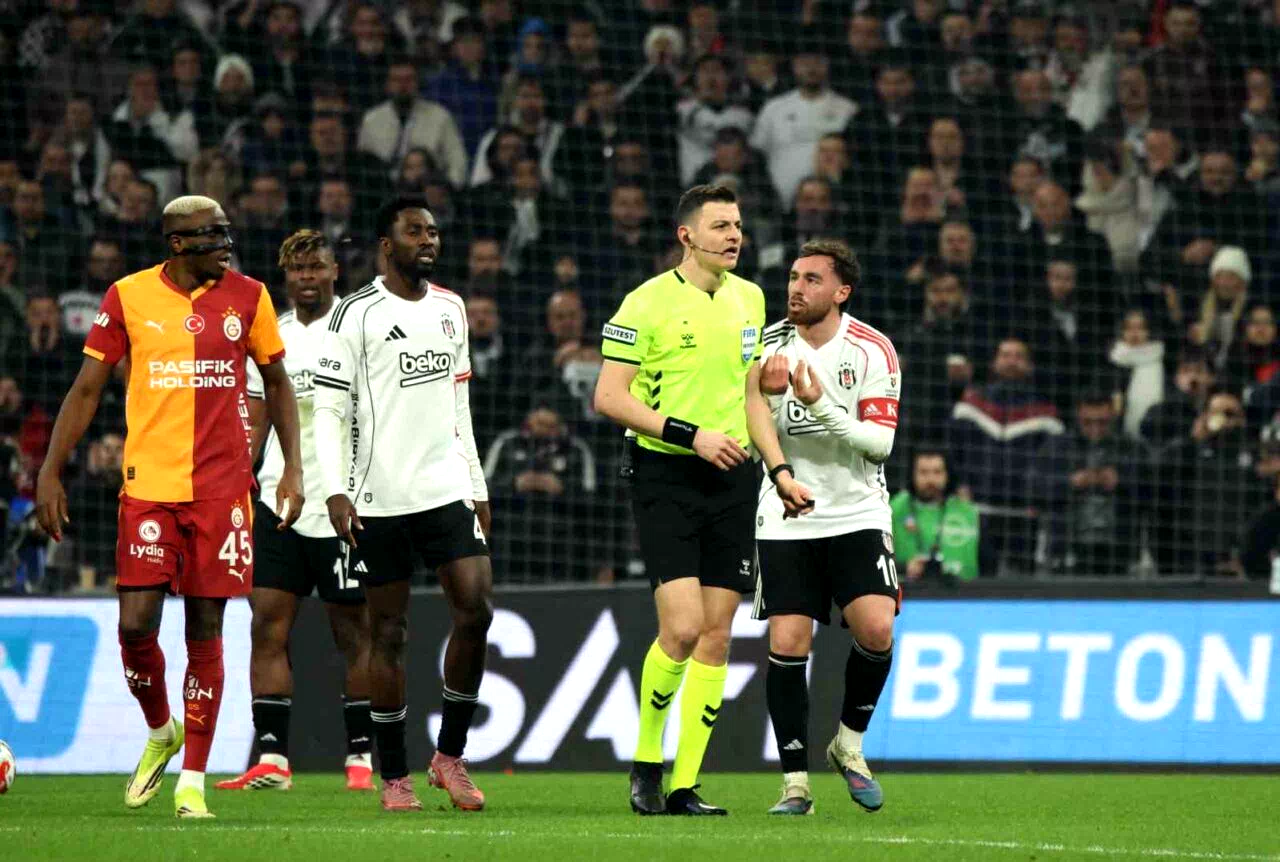 Galatasaray, Beşiktaş ile oynadığı son 5 derbide 4 kırmızı kart gördü
