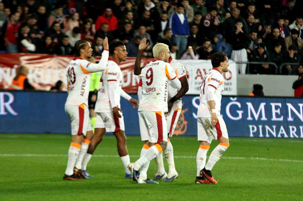 Galatasaray, Fenerbahçe ile puan farkını 4’e çıkardı