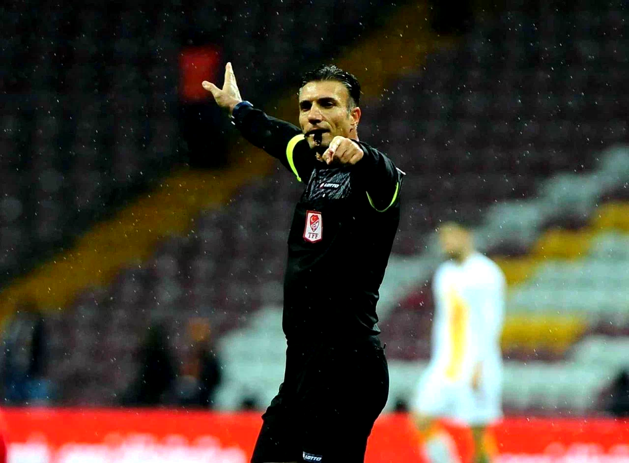 Galatasaray – Göztepe maçının VAR’ı Özgür Yankaya oldu