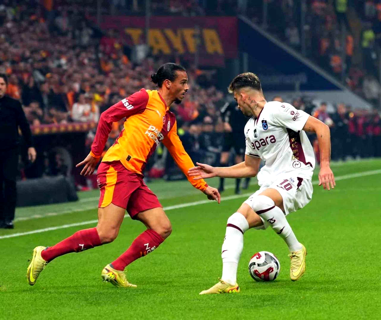 Galatasaray ile Trabzonspor, Turkcell Süper Kupa yarı finalinde karşılaşacak