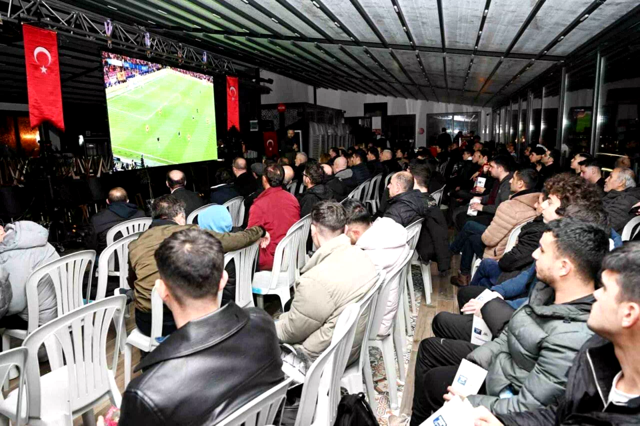 Galatasaray’ın Avrupa zaferini birlikte izlediler
