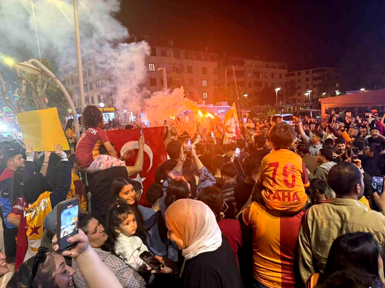 Galatasaray’ın şampiyonluğu Iğdır’da taraftarları sokağa döktü