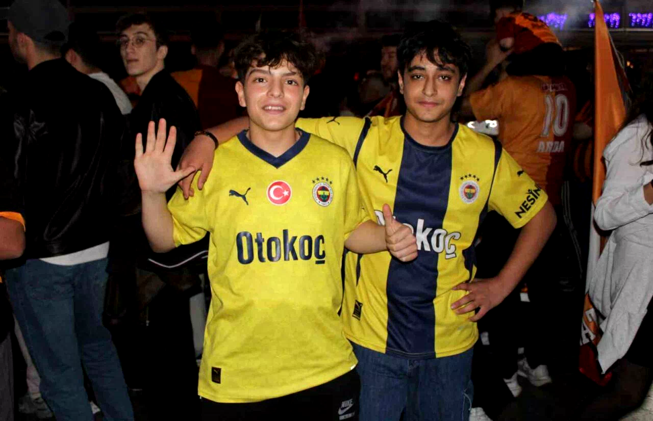 Galatasaray’ın şampiyonluk kutlamalarında Fenerbahçeliler ‘prova’ yaptı