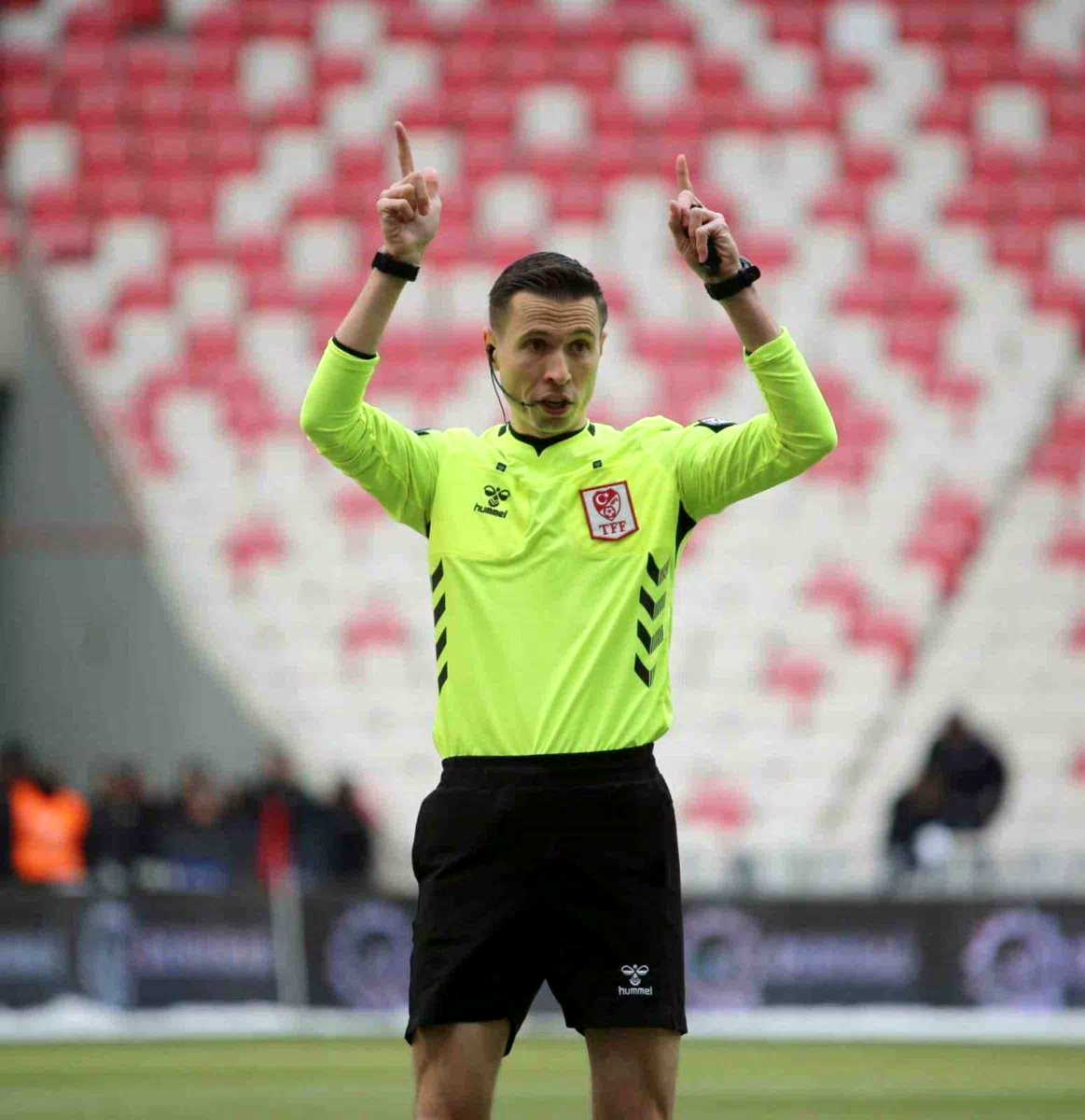 Galatasaray – Kayserispor maçını Adnan Deniz Kayatepe yönetecek