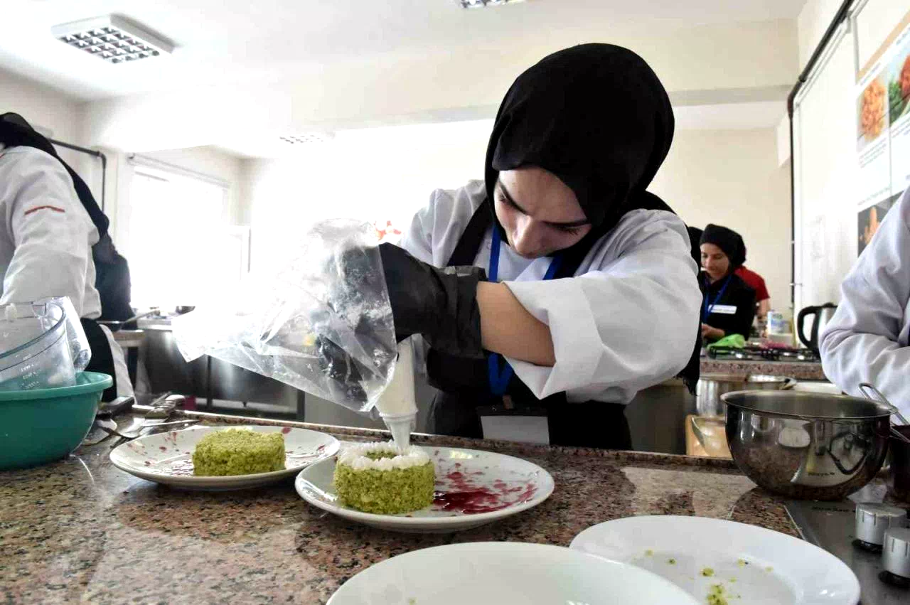 Gastronomi Lisesi gençleri bekliyor