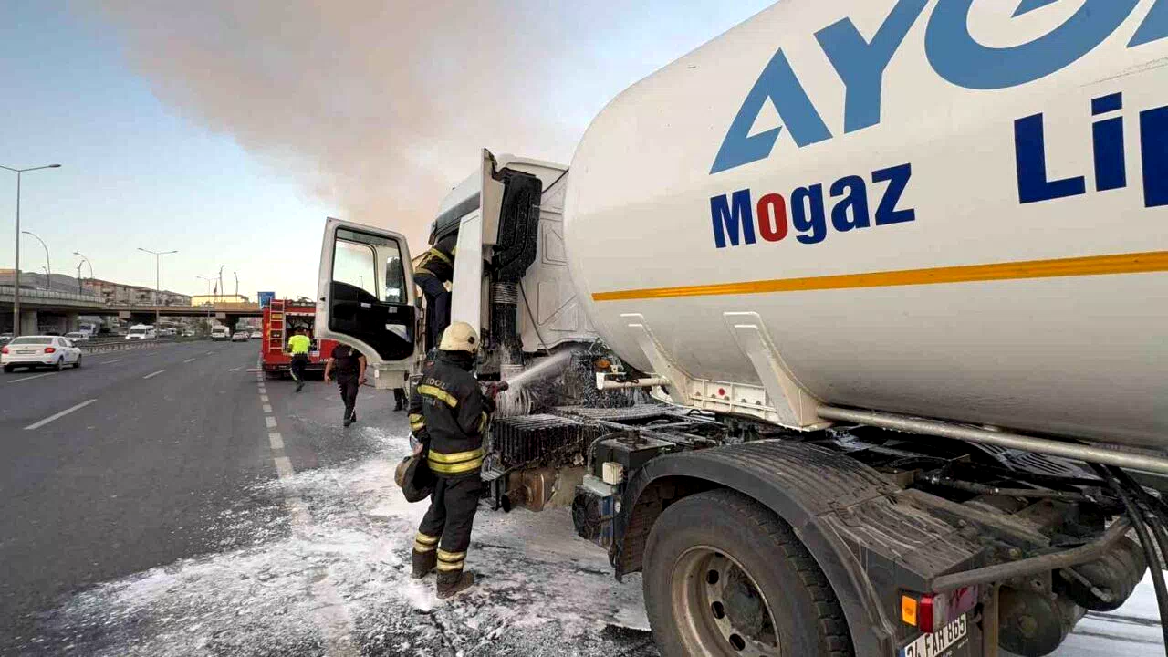 Gaz yüklü tankerin motorunda çıkan yangın korkuya neden oldu