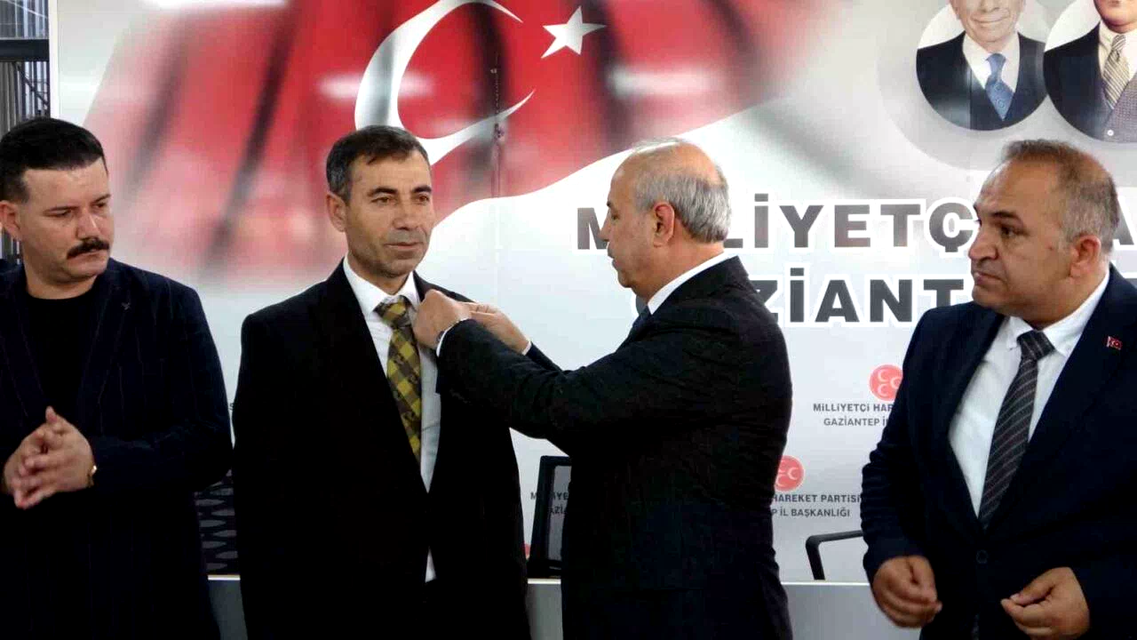 Gaziantep’te partisinden istifa eden 300 kişi MHP’ye katıldı