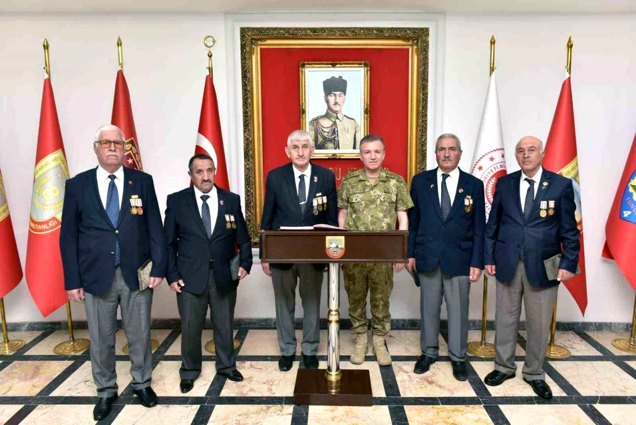 Gazilerden 3’ncü Ordu Komutanı Altuğ Paşa’ya hayırlı olsun ziyareti