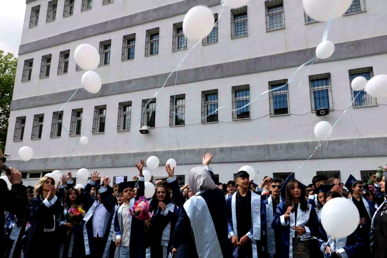 Gazze için beyaz balon uçurdular