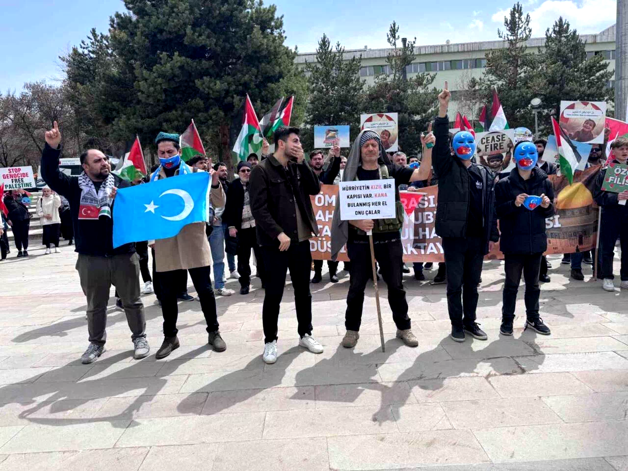 Gazze ve Doğu Türkistan için yürüdüler