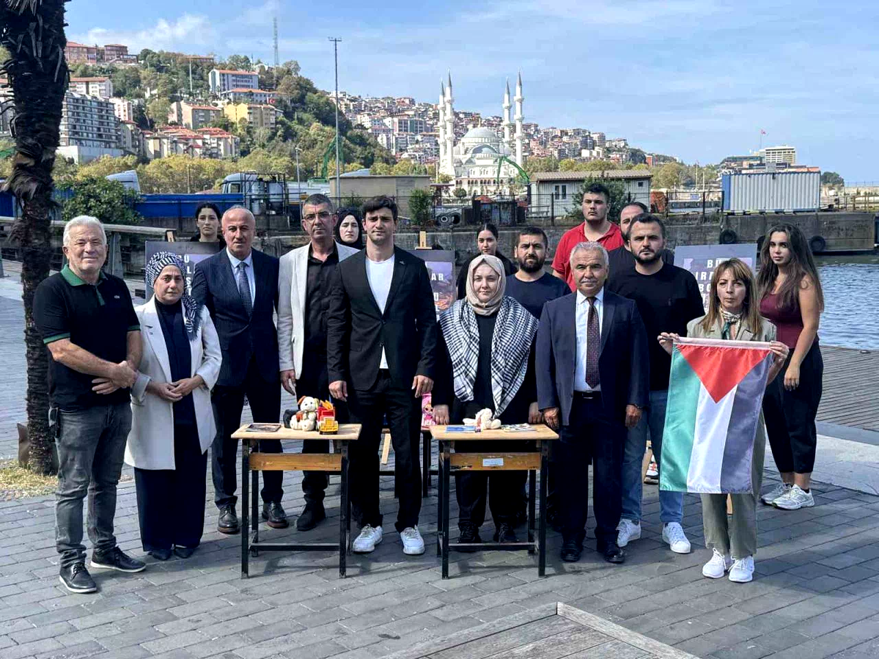 Gazzeli çocuklar için boş sıralar etkinliği yapıldı