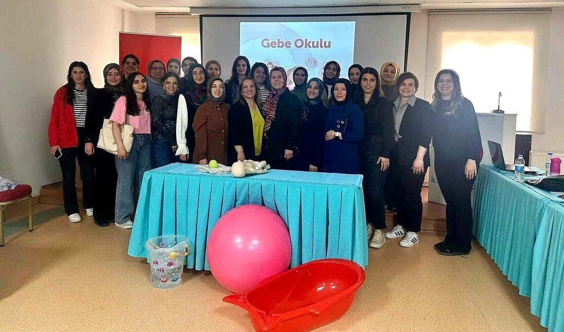 Gebe okullarında görevli sağlık çalışanlarına “Doğuma Hazırlık Eğitimi” düzenlendi