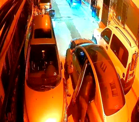 Gece yarısı bebeklerin uykusunu havai fişeklerle böldüler