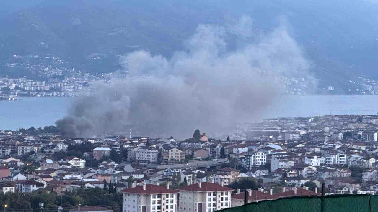 Gecekonduda çıkan yangın mahalleliyi sokağa döktü: Kundaklama şüphesi araştırılıyor