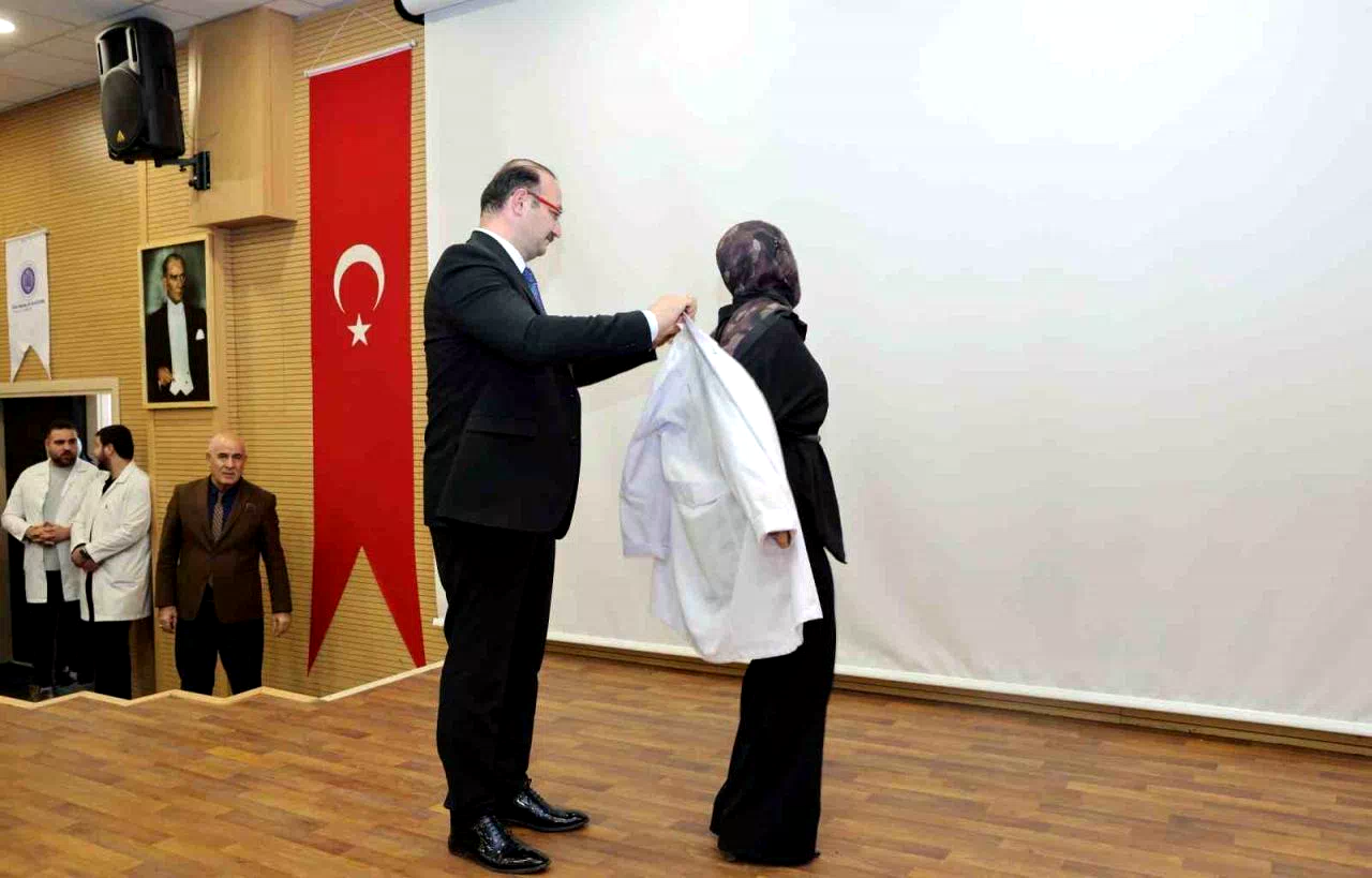 Geleceğin diş hekimleri mesleğe ilk adımlarını attı