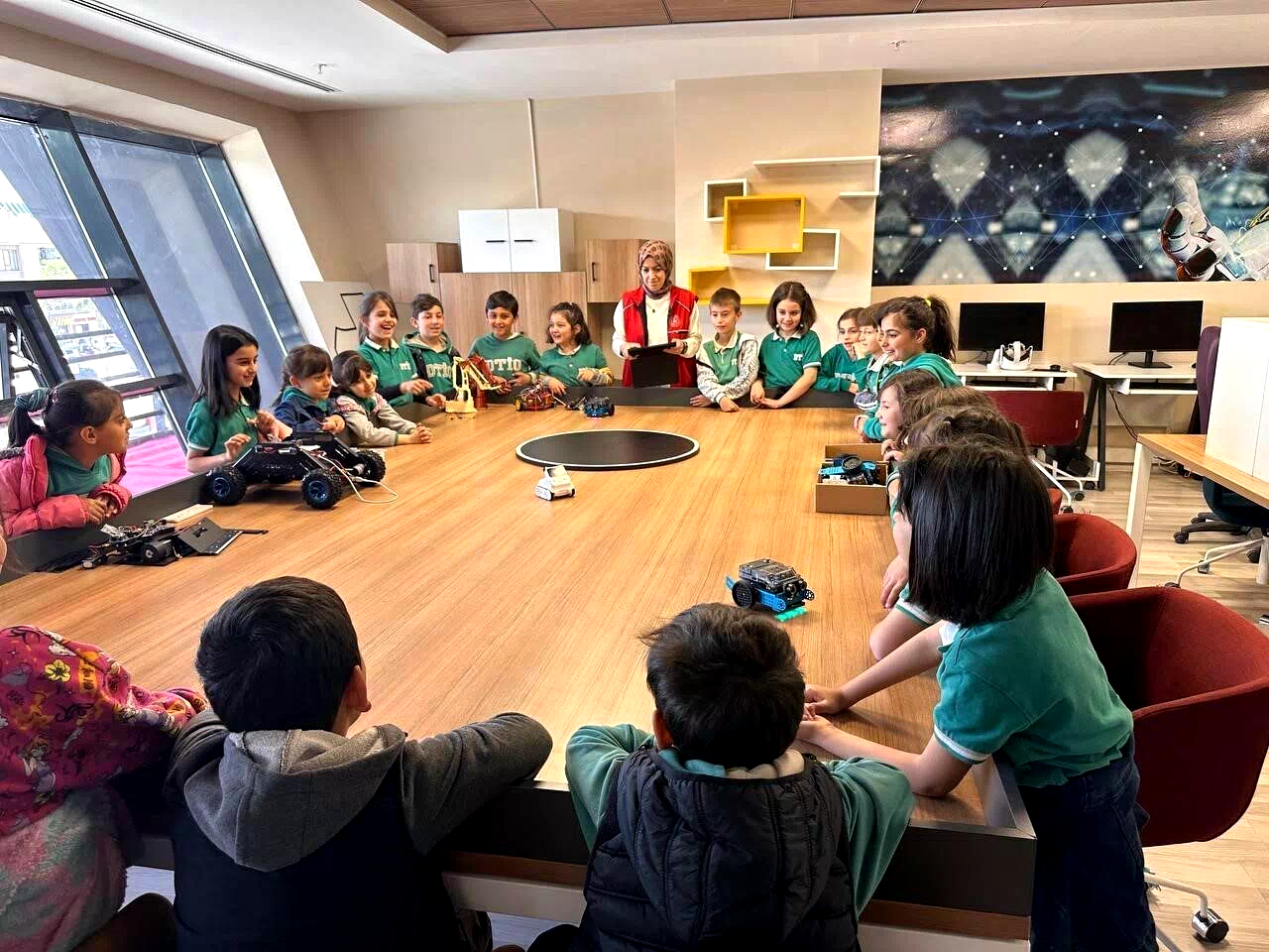 Geleceğin teknoloji liderleri 13 Şubat Gençlik Merkezi’nde yetişiyor