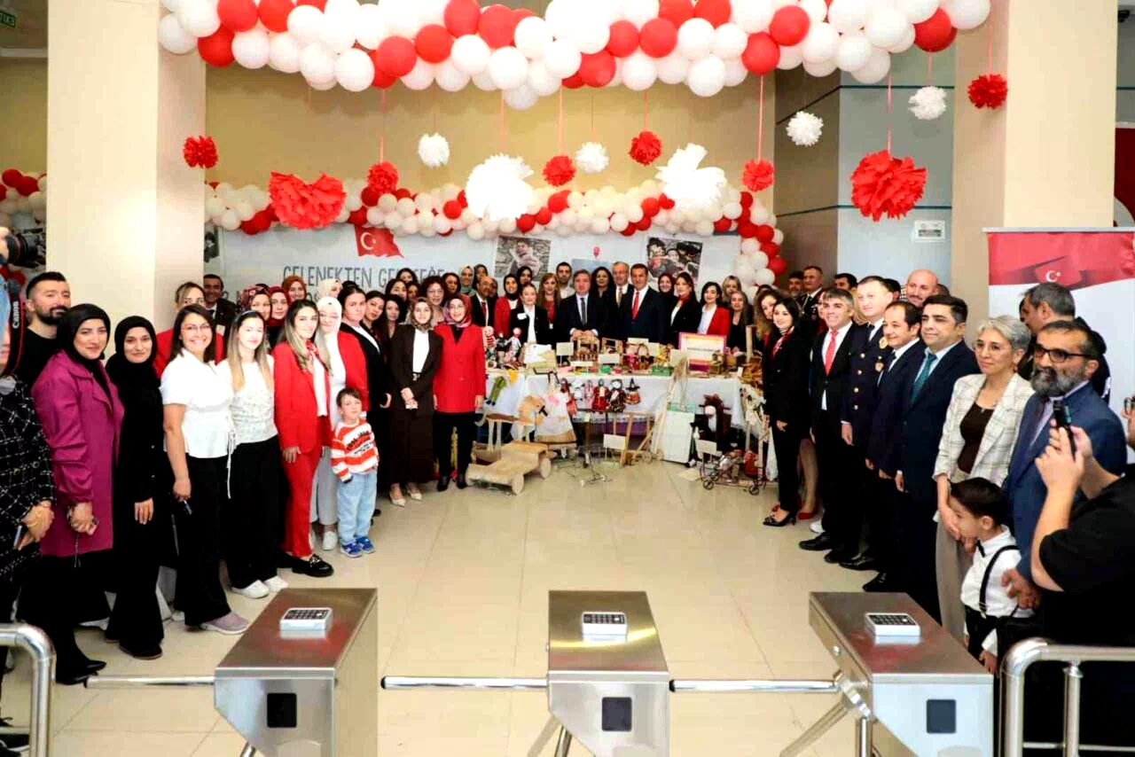 Gelenekten Geleceğe 23 Nisan Nostaljik Oyuncak Sergisi açıldı