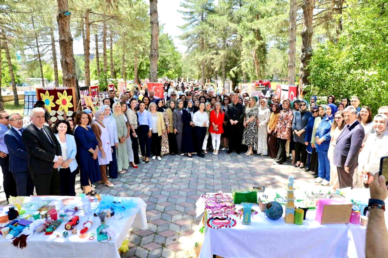 “Gelenekten Geleceğe” projesi yıl sonu sergisi düzenlendi