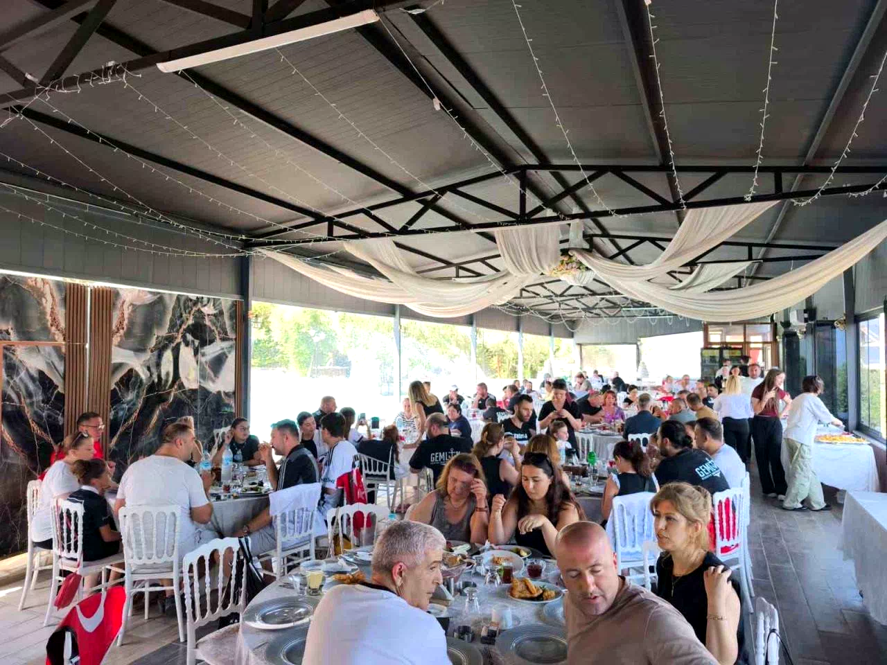 Gemlik Beşiktaşlılar Derneği üyeleri kahvaltıda buluştu