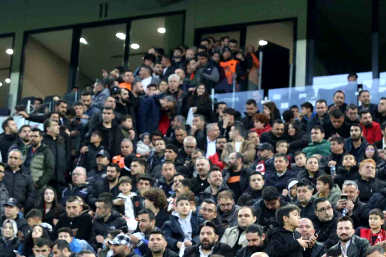 Gençlerbirliği – Galatasaray maçında VIP tribünde izdiham