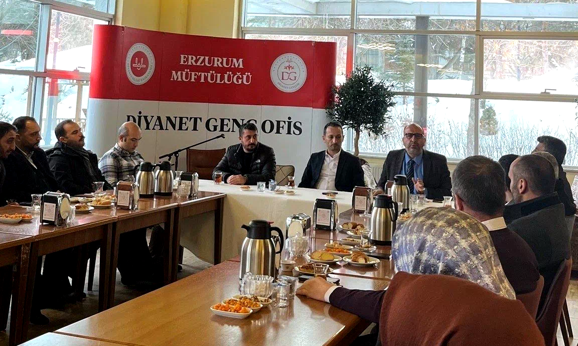 Gençliğin manevi rehberleri “Genç Ofis”te buluştu