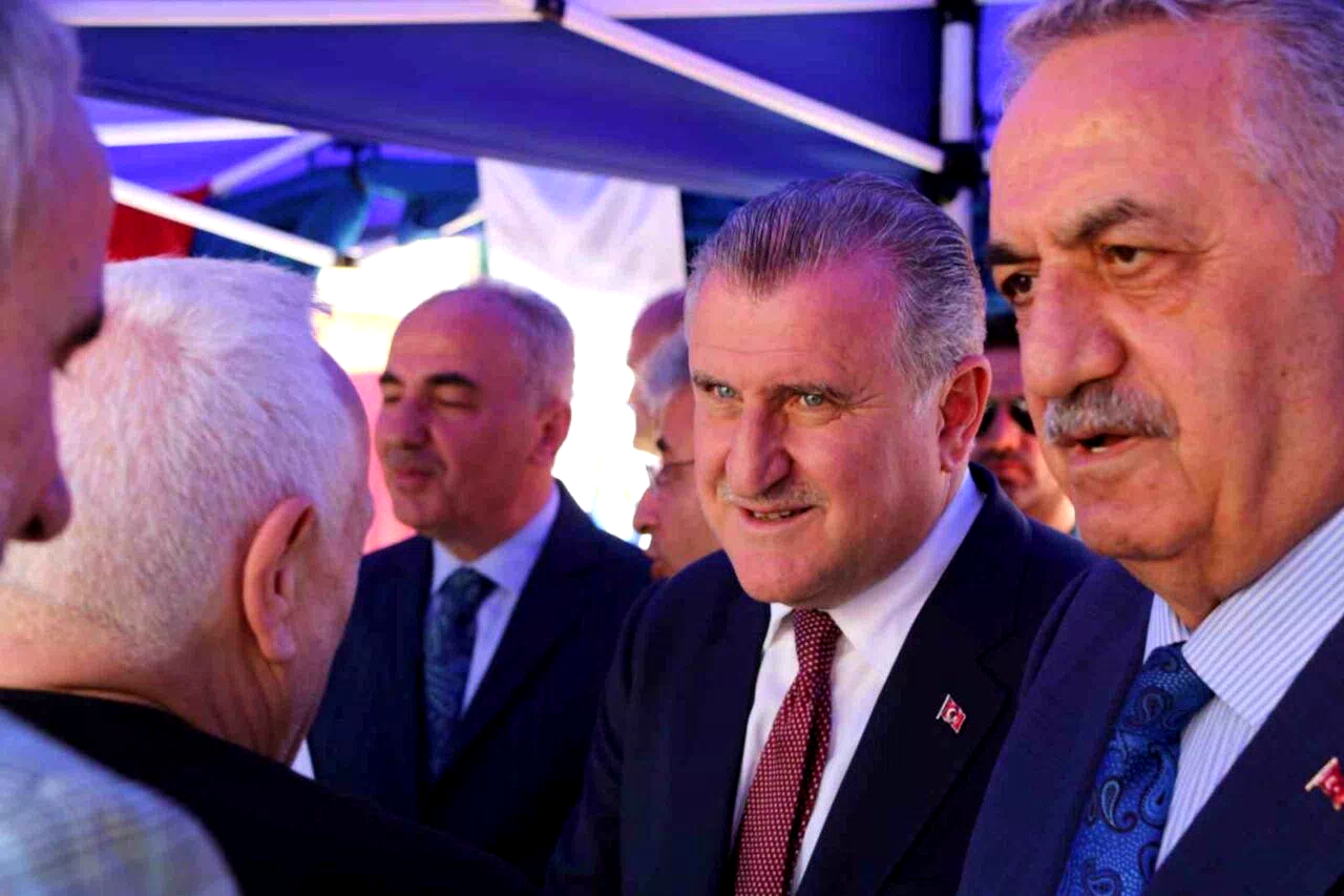 Gençlik ve Spor Bakanı Osman Aşkın Bak Rize’de bayramlaşma törenine katıldı
