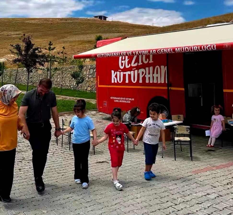 Gezici Kütüphane Gökçedere’de çocuklarla buluştu