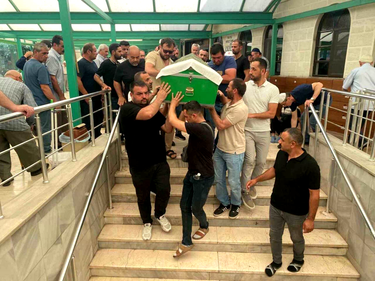 Girdiği denizde hayatını kaybetmişti, son yolculuğuna uğurlandı