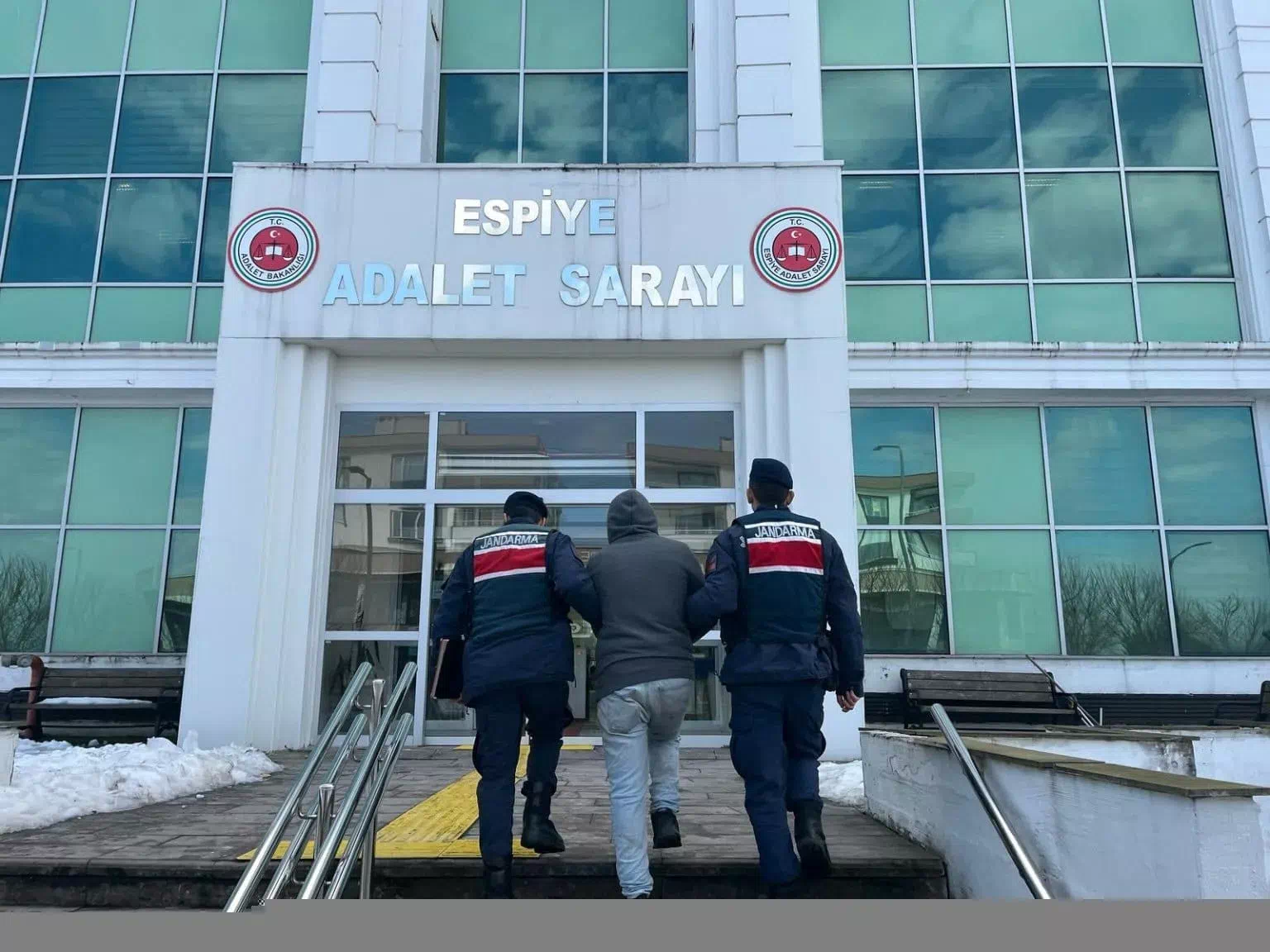 Giresun’da 125 kişinin yakalandığı geniş çaplı operasyon haber başlığı olabilir.