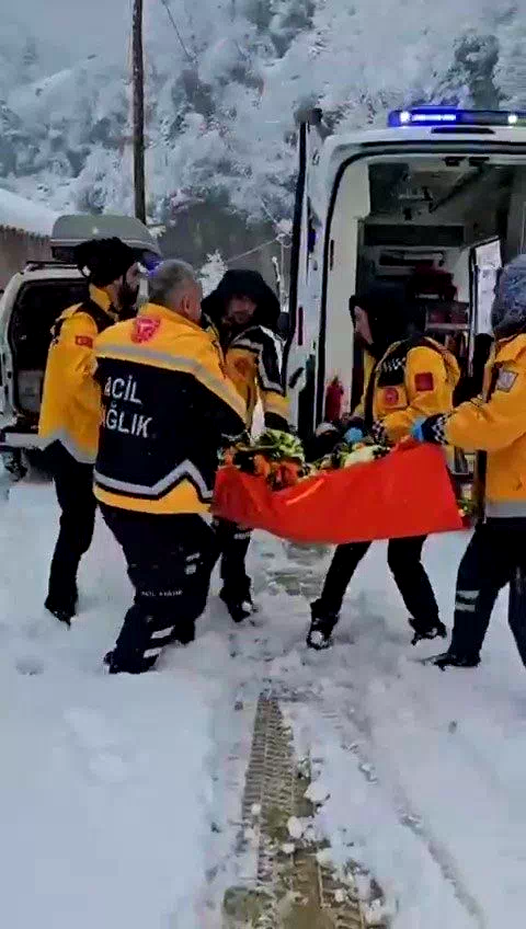 Giresun’da 79 yaşındaki hastanın imdadına arazi tipi ambulans yetişti