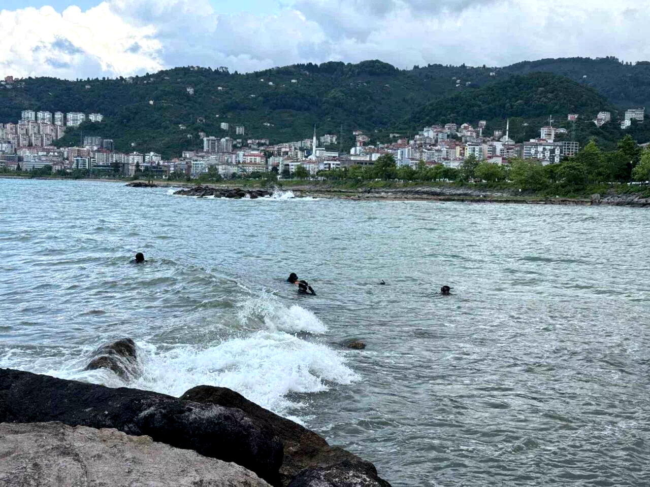 Giresun’da denizde akıntıya kapılan çocuğu arama çalışmaları sürüyor