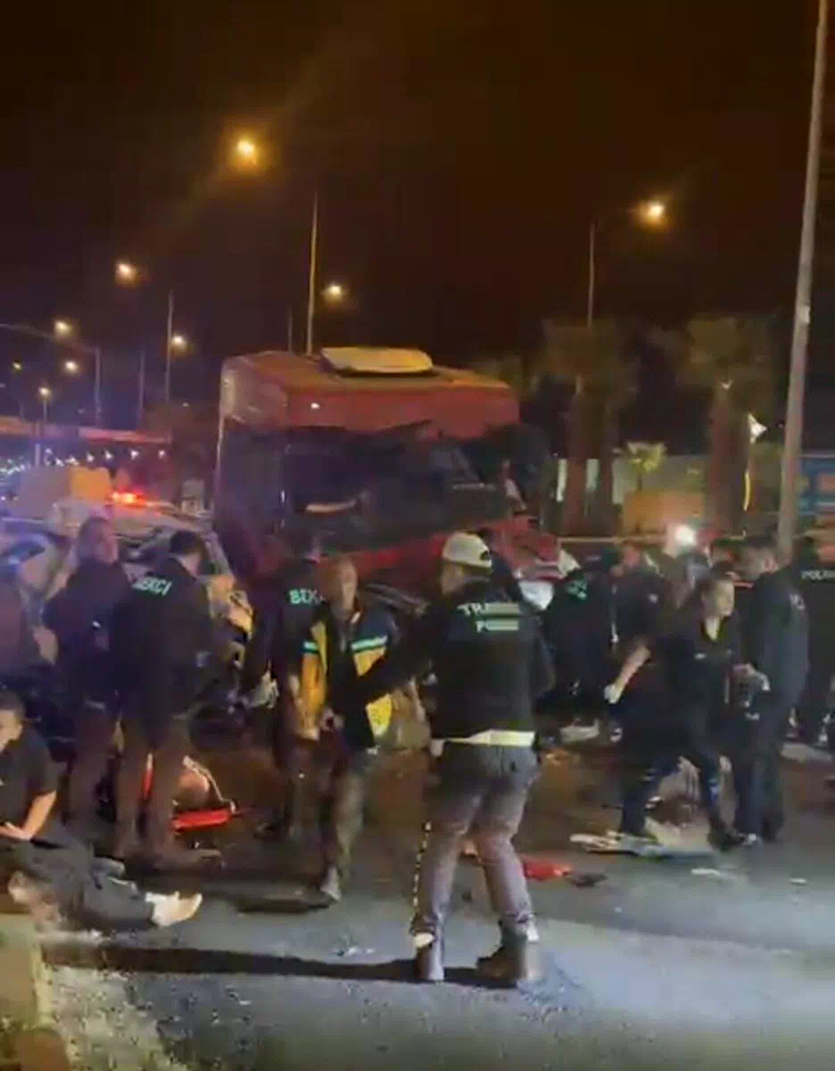 Giresun’da tır iki otomobile çarptı: 5 ölü, 6 yaralı