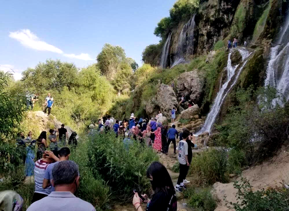 Girlevik Şelalesi’ne bayramda ziyaretçi akını