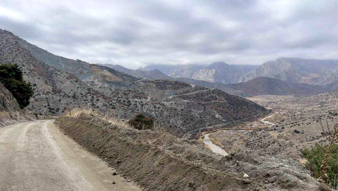 Göçük altında kalan işçiyi kurtarma çalışmaları sürüyor