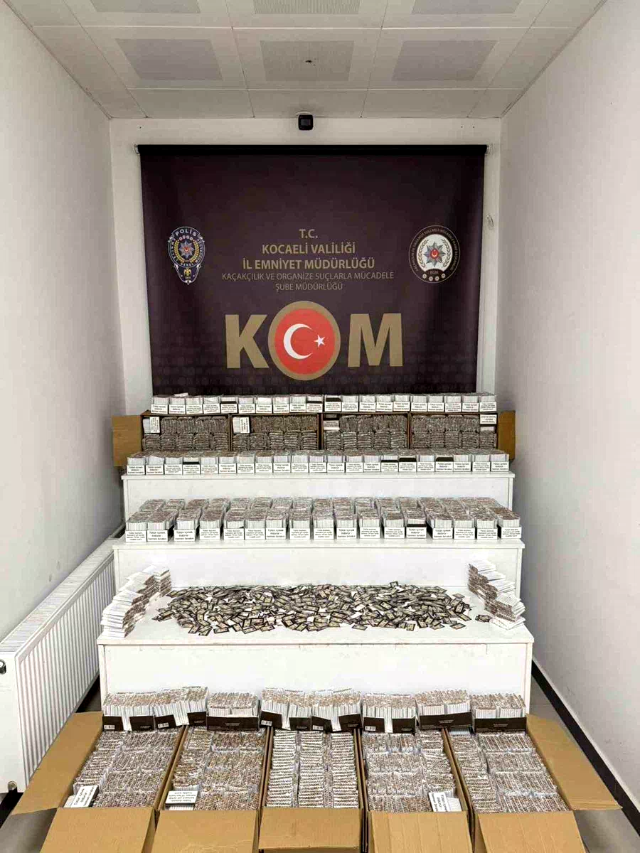 Gölcük’te bin 912 bandrol ile 206 bin 300 makaron ele geçirildi
