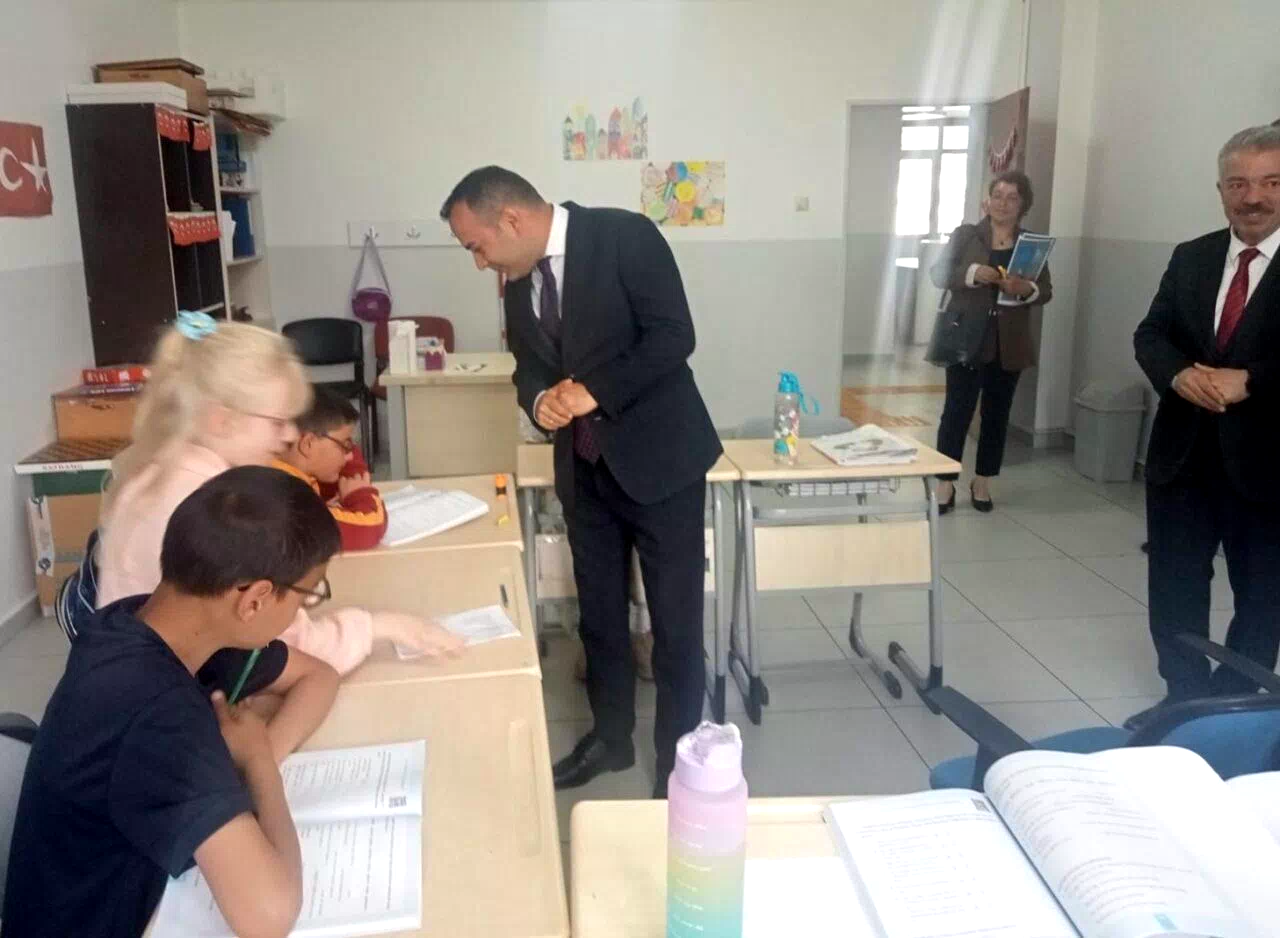 Görme engelli öğrenciler ziyaretle sevindi