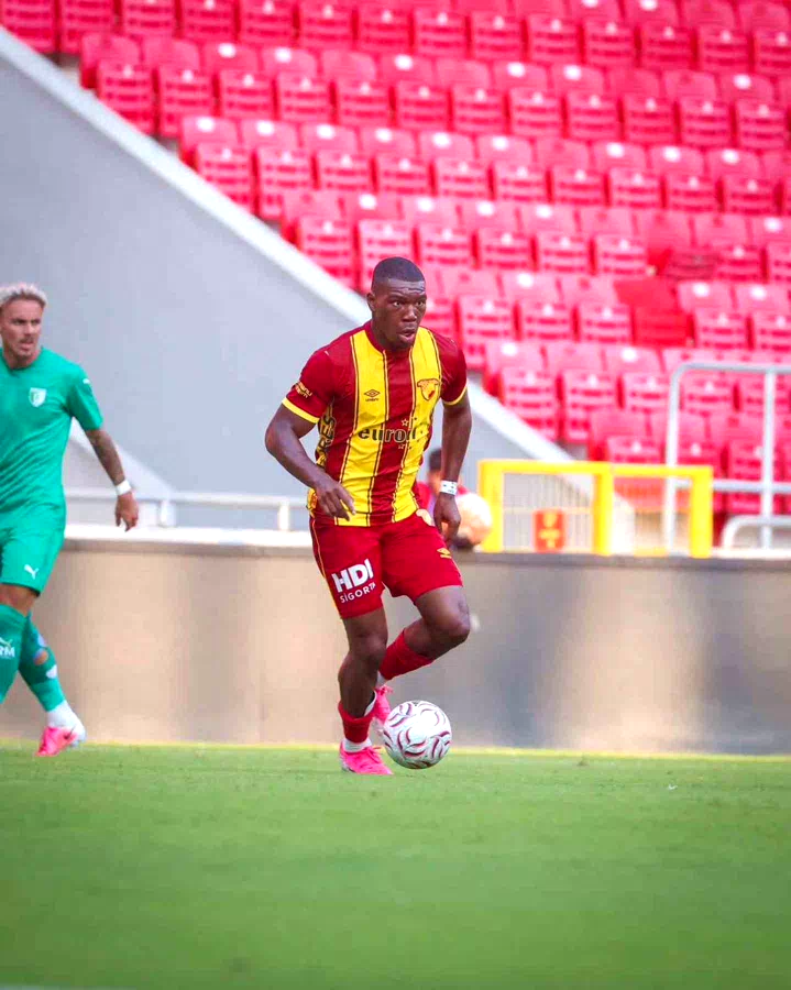 Göztepe’de Sinclair Armstrong, taraftardan tam not aldı